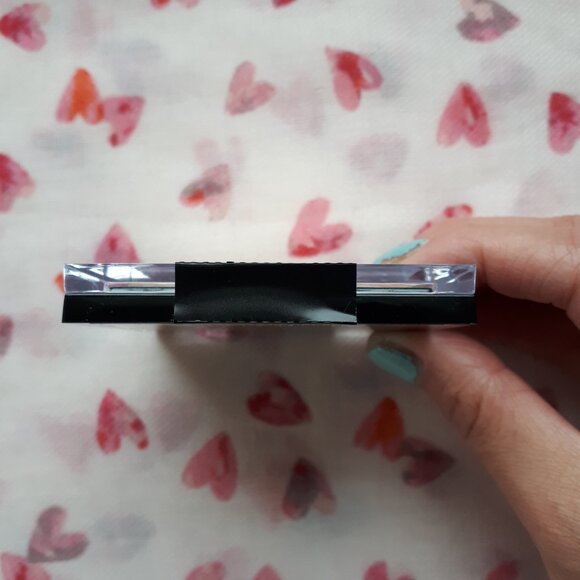 2/$15 Wet n Wild Megaglo Highlighting Powder in Golden Flower Crown - Picture 4 of 10